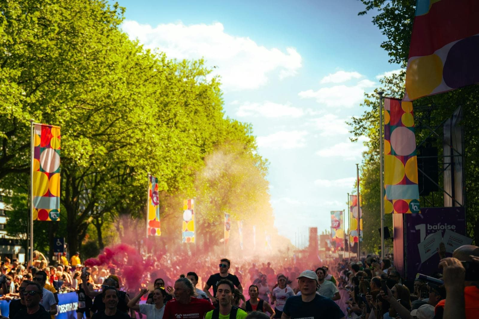 Lopers en supporters tijdens een Golazo-evenement